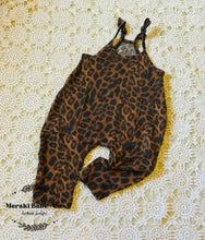 Load image into Gallery viewer, Terran 5 T Tie Romper with Pockets Urban Rib Leopard Print 626
